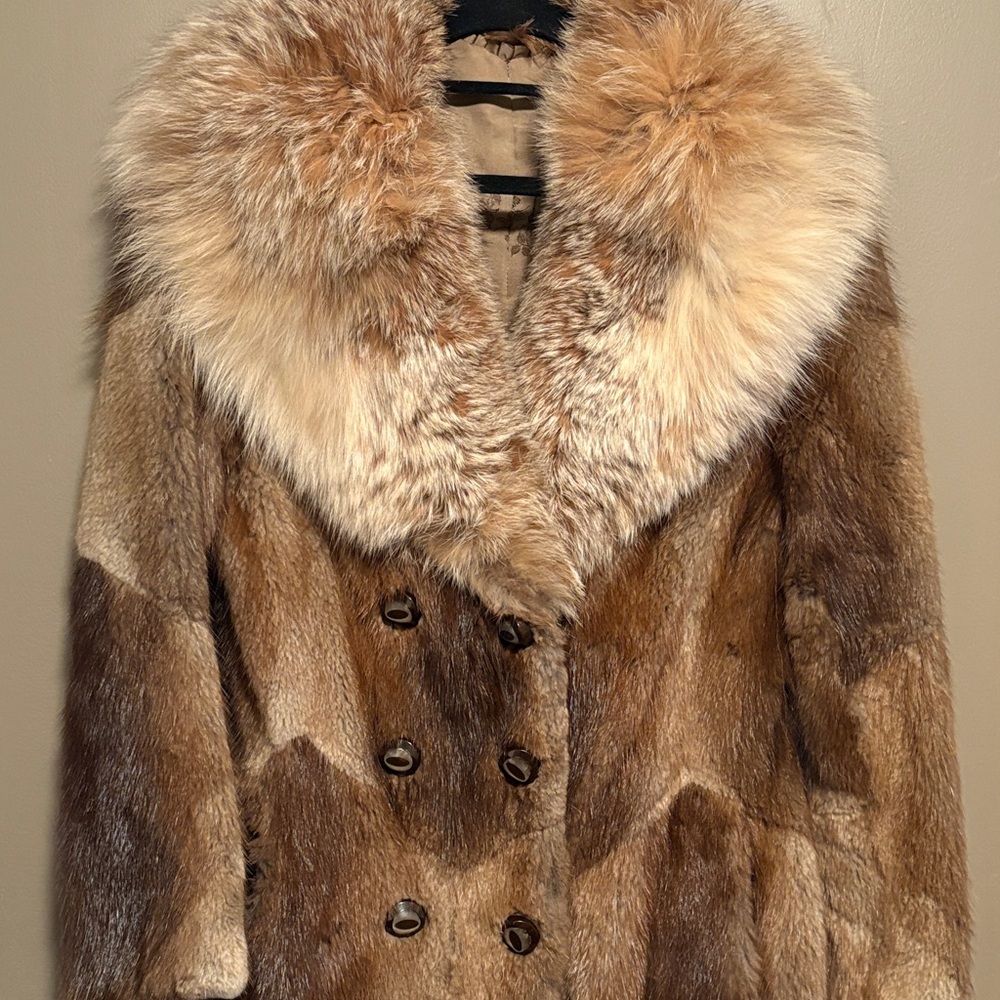 Incredible fur coat size M button up with pockets